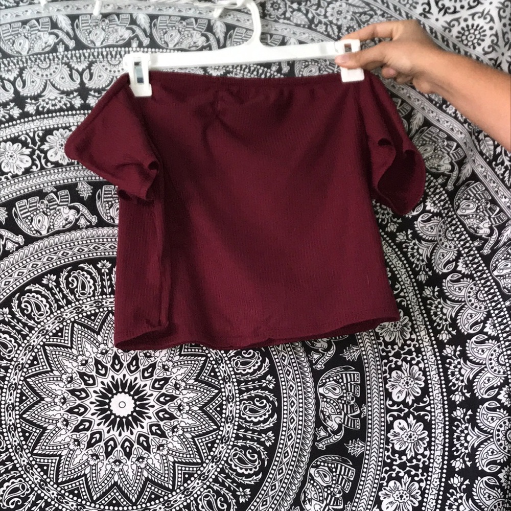 maroon off the shoulder top!! never worn!! Size XL